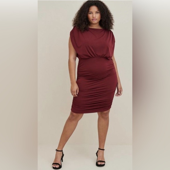 torrid Dresses & Skirts - NWT Women’s Torrid Size 0/12 MINI STUDIO KNIT RUCHED DRESS Burgundy Short Sleeve